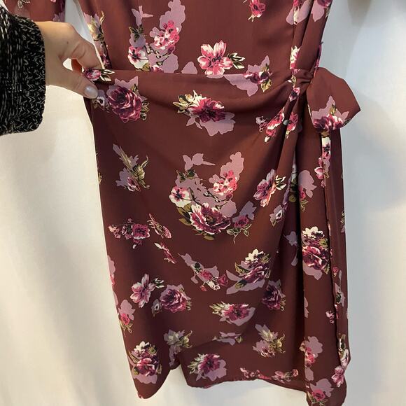 ASTR the label Wine Maroon Floral Short Sleeve Faux Wrap Mini Dress XS - Picture 5 of 7